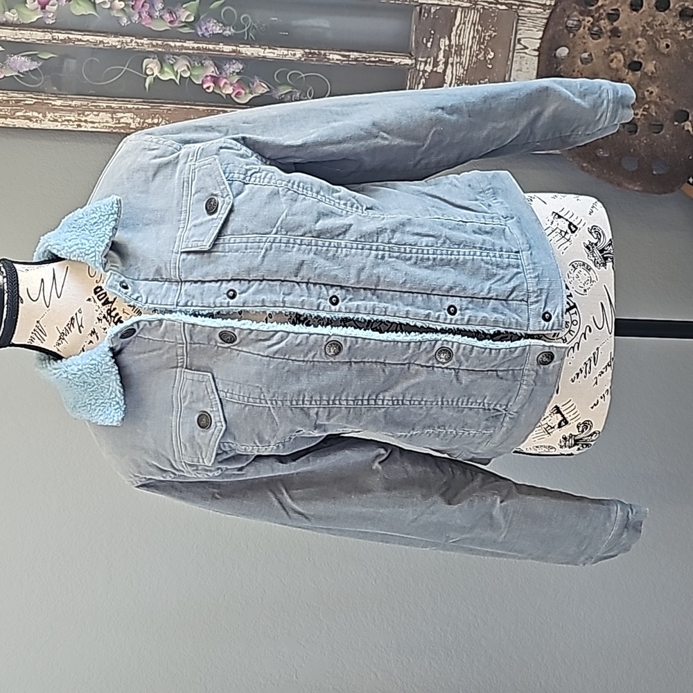 SIRENS BLUE CORDUROY FLEECE LINED JACKET. WOMEN SIZE MED. GREAT CONDITION!!